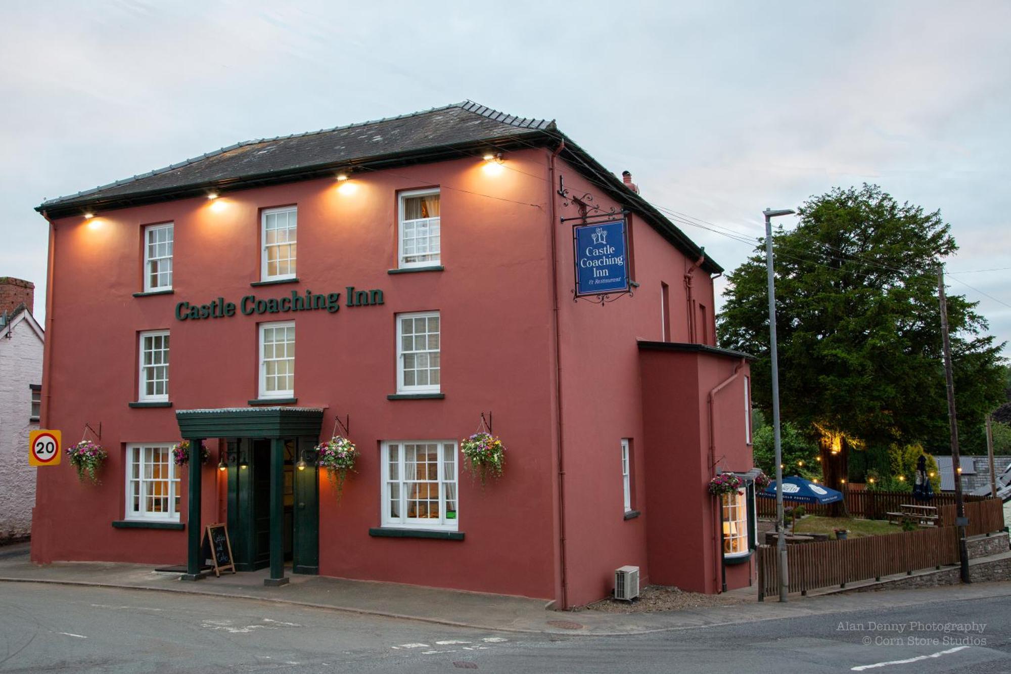 The Castle Coaching Inn Trecastle 外观 照片